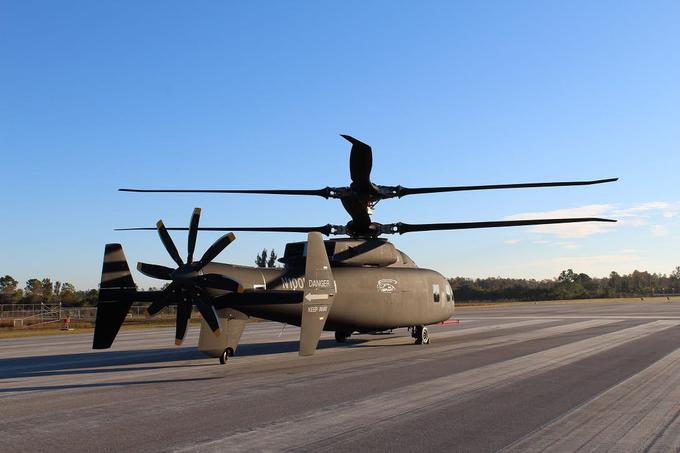 Zaradi drugačne zasnove je skupni helikopter podjetij Sikorsky-Boeing zmožen leteti hitreje, dlje in biti pri tem enako okreten kot počasnejši tekmeci. | Foto: Sikorsky-Boeing