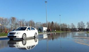 Test policijskih gum: Sava konstantna, Dunlop za provide, Goodride nepriporočljiva (video)