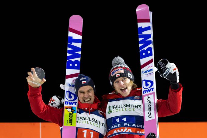 Piotr Zyla in Dawid Kubacki, zmagovalca prve superekipne tekme svetovnega pokala februarja v Lake Placidu. | Foto: Guliverimage/Vladimir Fedorenko