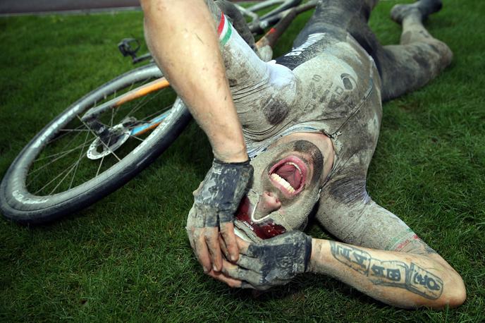 Sonny Colbrelli Paris Roubaix | Evforični kriki, ki jih je bilo včeraj v cilju dirke Pariz−Roubaix slišati iz ust zmagovalca dirke, Italijana Sonnyja Colbrellija, so bili dober pokazatelj, koliko mu zmaga na tej sloviti preizkušnji pomeni.  | Foto Guliverimage