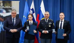 Jušić in Poklukar 97 posameznikom podelila medalje policije za požrtvovalnost in hrabrost