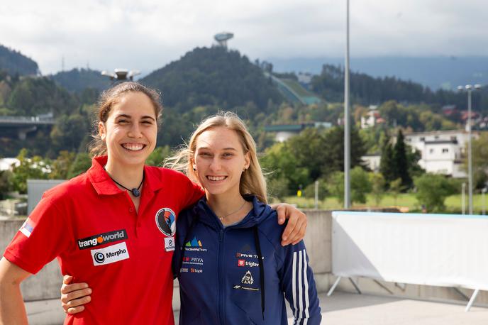 Staša Gajo | Staša Gejo je 20-letna plezalka iz Niša v Srbiji, ki je na zadnjem svetovnem prvenstvu v Innsbrucku osvojila bronasto odličje v balvanskem plezanju. Na fotografiji je v družbi Janje Garnbret, dvakratne svetovne prvakinje iz Innsbrucka. | Foto Urban Urbanc/Sportida