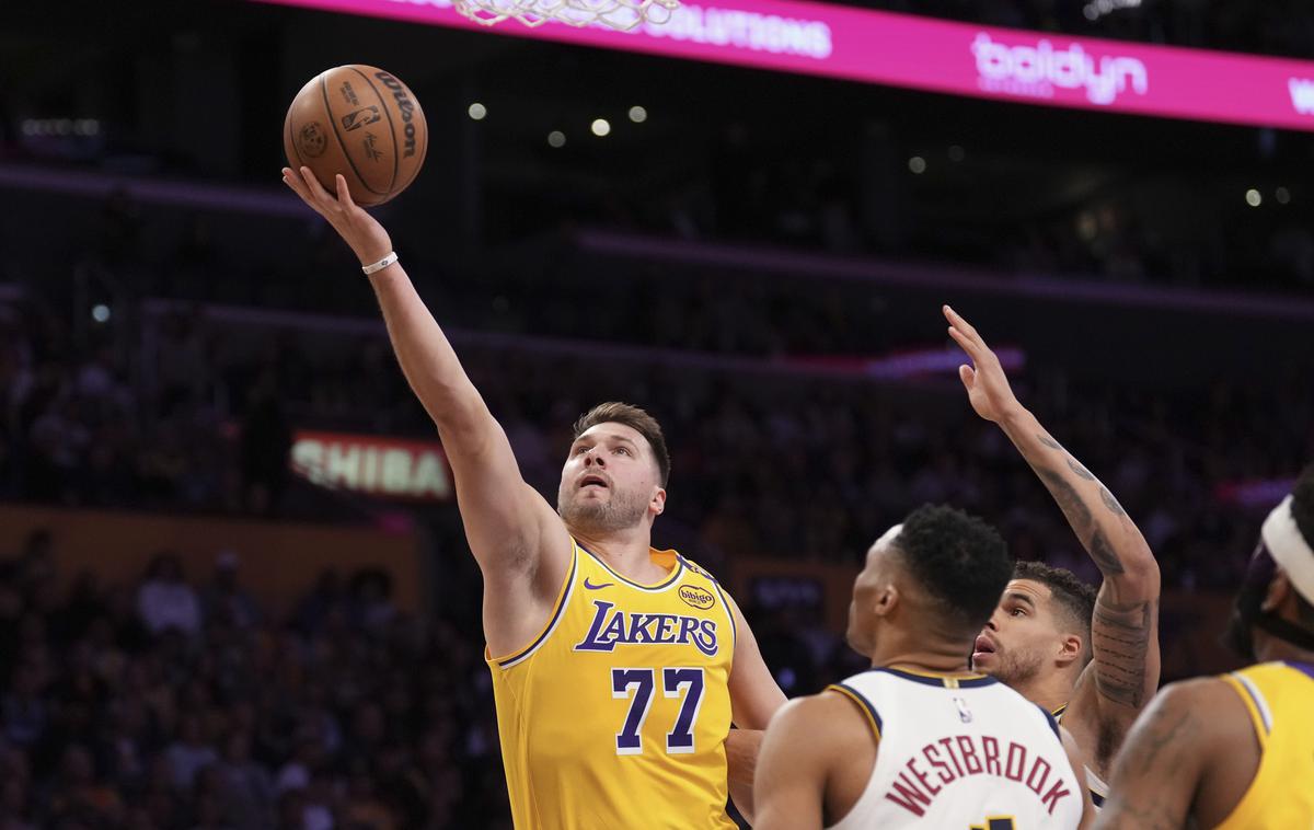 Luka Dončić Los Angeles Lakers Denver Nuggets | Luka Dončić je v prvi četrtini dobesedno letel po igrišču. | Foto Guliverimage