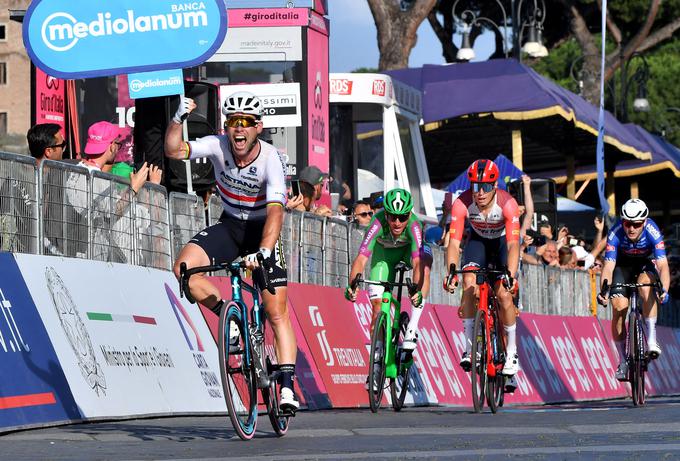 Mark Cavendish je v velikem slogu prikolesaril do etapne zmage v Rimu. | Foto: Reuters