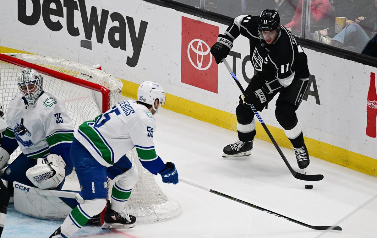 Anže Kopitar | Hokejisti Los Angeles Kings so na domačem ledu po izvajanju kazenskih strelov s 3:2 izgubili proti Vancouver Canucks. | Foto Guliverimage