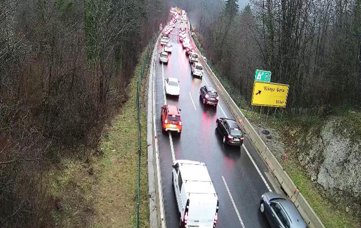 nesreča, dolenjska avtocesta | Cesta A2/E70, Ljubljana–Obrežje, Višnja Gora, pogled proti Novemu mestu | Foto DARS