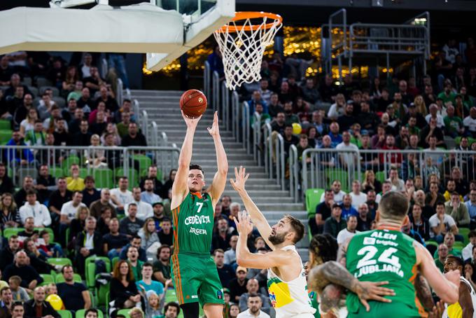 Amar Alibegović je dal na prvi evropski tekmi za Cedevito Olimpijo 11 točk, vse v drugem polčasu. Ljubljančani so izgubili za osem točk. | Foto: Grega Valančič/Sportida