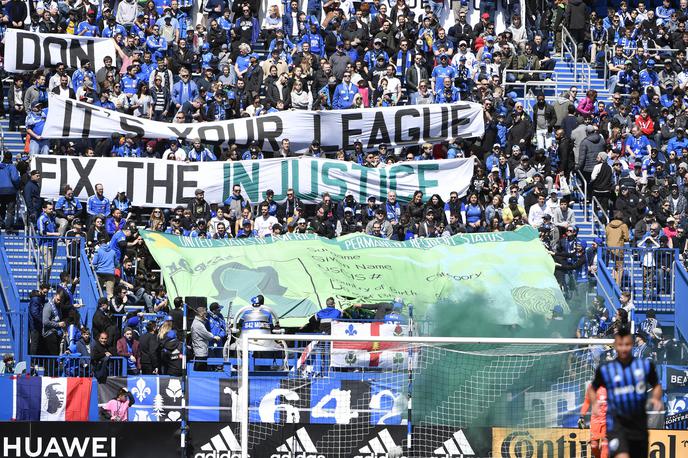 Montreal Impact navijači | Takole so navijači moštva Montreal Impact komisarja lige MLS pozvali, naj "popravi krivico" in poskrbi, da bodo imeli kanadski nogometaši status domačih igralcev. | Foto Reuters