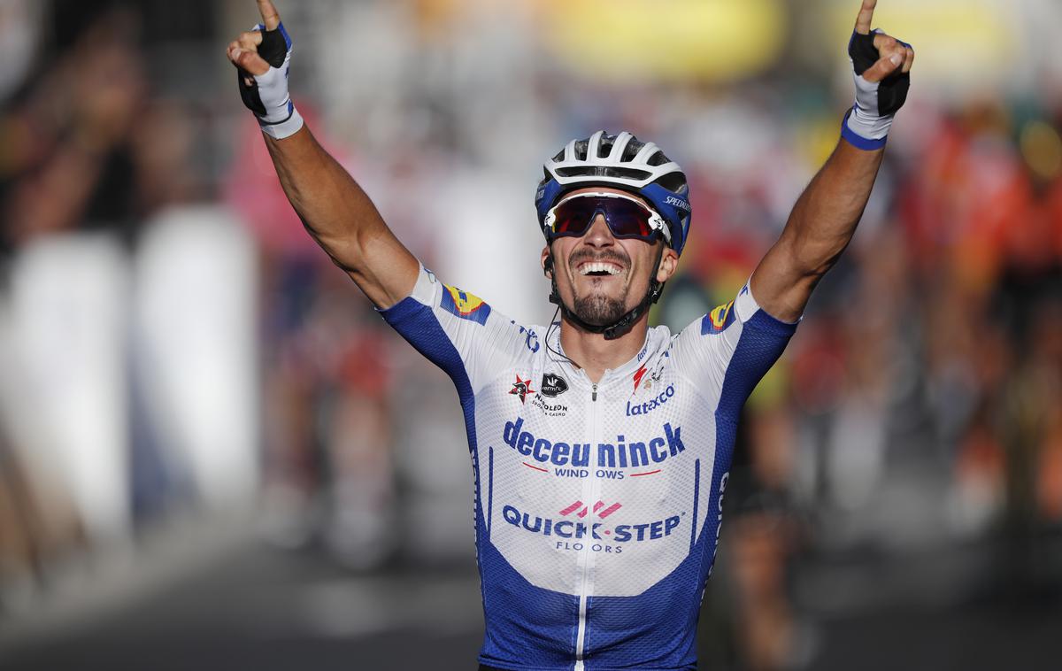 Julian Alaphilippe | Julian Alaphilippe je postal junak druge etape in oblekel rumeno majico vodilnega. | Foto Reuters