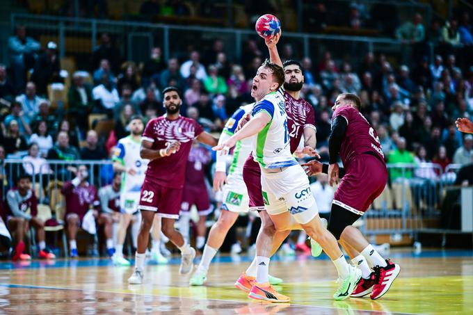 Staš Slatinek Jovičić, Slovenija - Katar, slovenska rokometna reprezentanca | Foto: www.alesfevzer.com