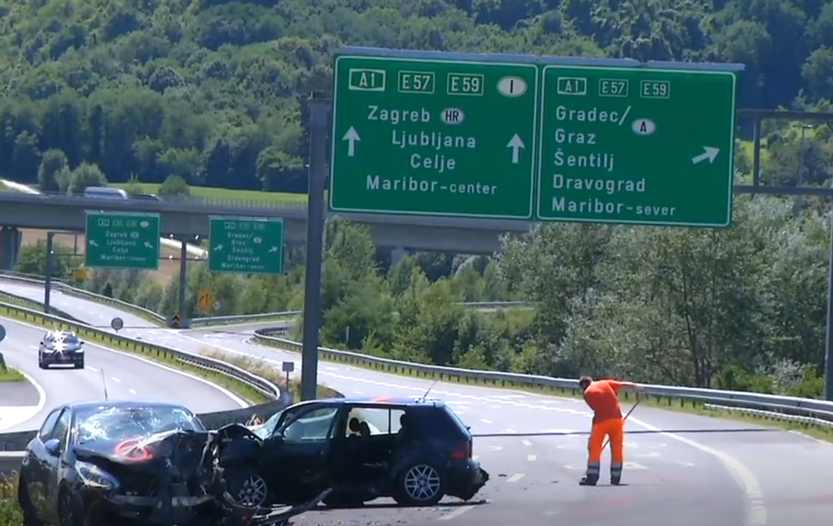 prometna nesreča | Policija je letos obravnavala deset odstotkov več prometnih nesreč kot v enakem obdobju lani. Umrlo je 63 udeležencev, kar je sicer nekoliko manj kot lani, ko so do tega dne našteli 69 žrtev prometnih nesreč. Letos se je za pet odstotkov povečalo število prometnih nesreč s hudimi posledicami in za 11 odstotkov število nesreč z lažjimi poškodbami. (Fotografija je simbolična.) | Foto Planet TV