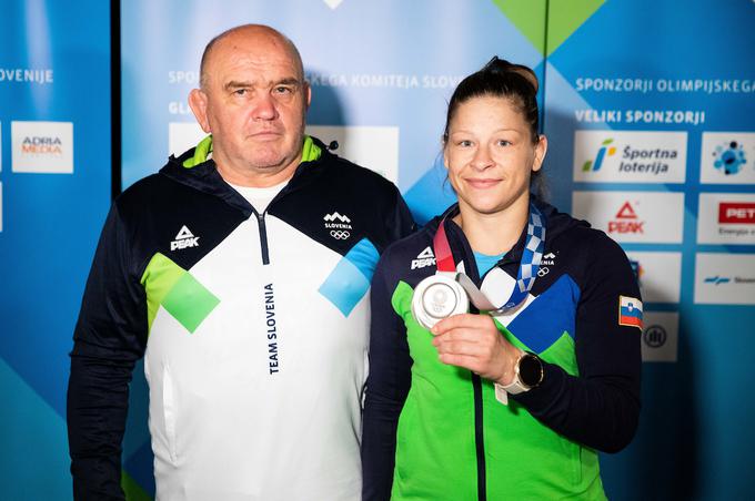 Z OI v Tokiu je prinesel že šesto kolajno, drugič si jo je okoli vratu nadela Tina Trstenjak. | Foto: Vid Ponikvar/Sportida