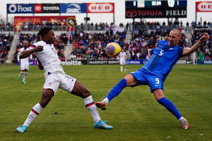 Prvič je za slovensko izbrano vrsto zaigral tudi Žan Zaletel. | Foto: Reuters