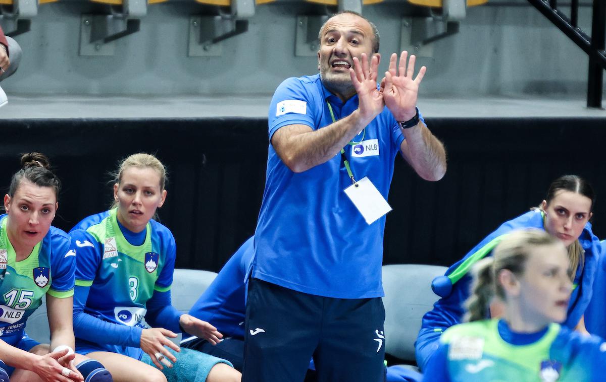 Dragan Adžić | Slovenski rokometni selektor Dragan Adžić je seznam kandidatk za SP v Španiji skrčil na 19 imen. | Foto Vid Ponikvar