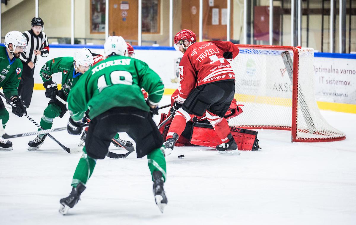 Gal Koren Adnrej Tavželj HDD Jesenice HK Olimpija | Jeseničani in Ljubljančani so zadnje dni sodelovali na pripravljalnem turnirju na Bledu. Železarji bodo konec tedna igral nove pripravljalne tekme, zmaji bodo v tekmovalnem ritmu spet na Pokalu Slovenije (od 4. do 7. septembra) | Foto Peter Podobnik/Sportida