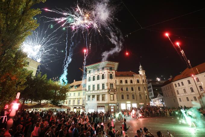 Green Dragons so v ponedeljek obarvali v zeleno središče Ljubljane, za četrtek pa v Stožicah napovedujejo še eno presenečenje. | Foto: www.alesfevzer.com