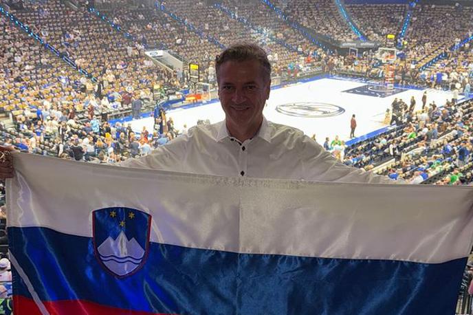 Robert Golob | Predsedniku vlade Robertu Golobu se je z ogledom tekme lige NBA uresničila velika želja. | Foto Robert Golob/Instagram