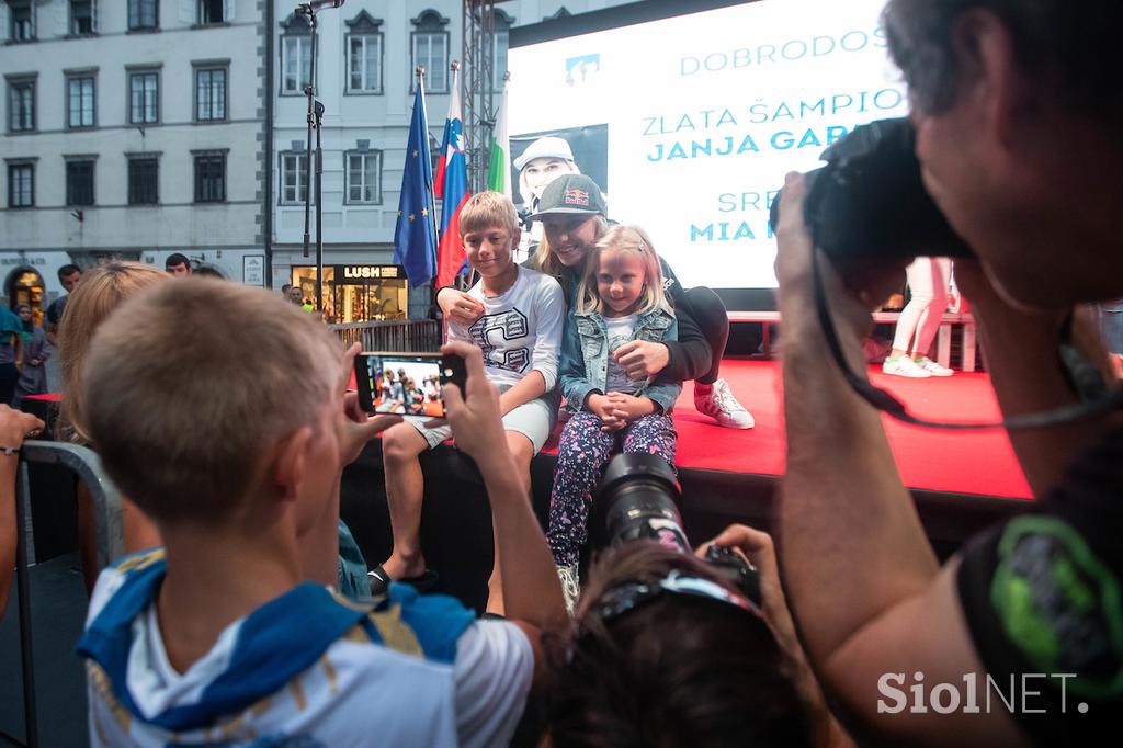 Plezanje Sprejem Ljubljana Janja Garnbert