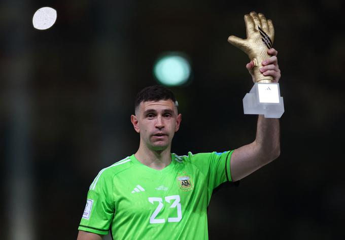 Emiliano Martinez, ki brani v Angliji za Aston Villo, je najboljši vratar SP 2022. V Rusiji je leta 2018 zlato rokavico prejel Belgijec Thibaut Courtois. | Foto: Reuters