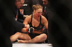 Ronda Rousey "tepena" tudi na socialnih omrežjih, v bran ji je stopil Mayweather