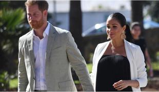 Nove kritike Meghan Markle in princa Harryja, ker sta letela z zasebnim letalom