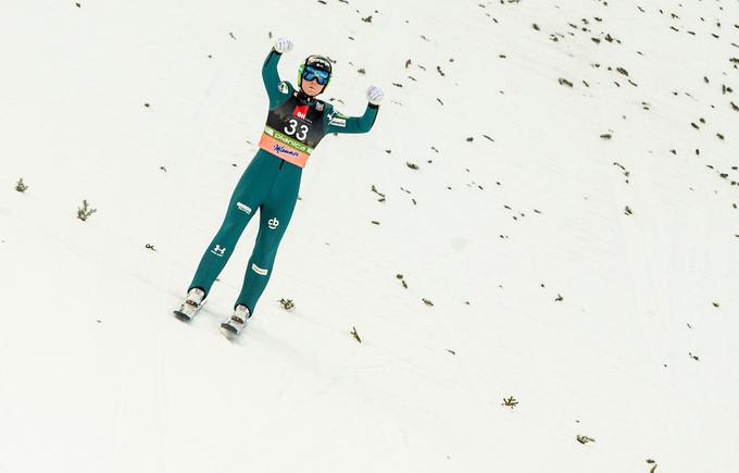 Domen Prevc je bil zadovoljen s skokoma in petim mestom. | Foto: Vid Ponikvar