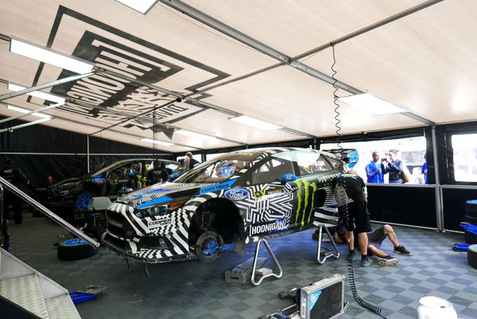 Ken Block v relikrosu dirka z istim ford focusom RX, s katerim je nedavno v New Yorku snemal tudi deveto nadaljevanje YouTube uspešnice Gymkhana. | Foto: Gregor Pavšič