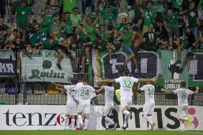 Sredi avgusta je Olimpija slovenski javnost naznanila, kaj zmore v novi podobi. Visoko, s 3:0, je zmagala v Ljudskem vrtu, kjer je športni direktor Maribora Zlatko Zahović pred tekmo napovedoval povsem drugačen scenarij. Zeleno-bele je osrečil dvakratni strelec Henty, ki je povzročal ogromne preglavice mariborskim čuvajem na levi strani. Tretji gol je dosegel Šporar. To je bila prva prvenstvena zmaga Olimpije v Mariboru, odkar se je leta 2009 v novi preobleki vrniila v 1. SNL. | Foto: 