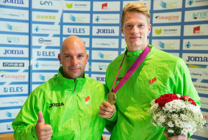 Trener Rok Predanič je ponosen na svojega izbranca: "To je velika čast zanj in za slovensko atletiko." | Foto: Vid Ponikvar