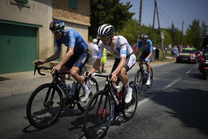 Chris Froome | Nekdanji zmagovalec Dirke po Franciji Chris Froome kar ne pride na zeleno vejo. Na dirki od Tirenskega do Jadranskega morja si je poškodoval zapestje (tako kot lani Tadej Pogačar) in mora na operacijo. | Foto Guliverimage