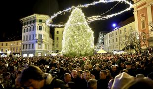 Slavnostni prižigi lučk, praznični sejmi in božične predstave