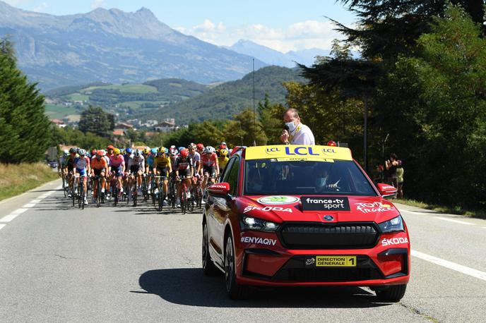 Škoda enyaq Tour de France | Direktor dirke Christian Prudhomme ga je uporabil med 183-kilometrsko peto etapo od Gapa do Privasa, nato pa bo v uporabi še med kronometrom in med zadnjo 122-kilometrsko etapo do Pariza. | Foto Škoda