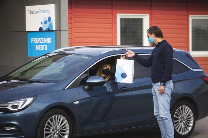 O obisku novega prevzemnega mesta se je treba prej dogovoriti, saj tako ne bo čakanja in odvečnih stikov med prevzemom. | Foto: Telekom Slovenije