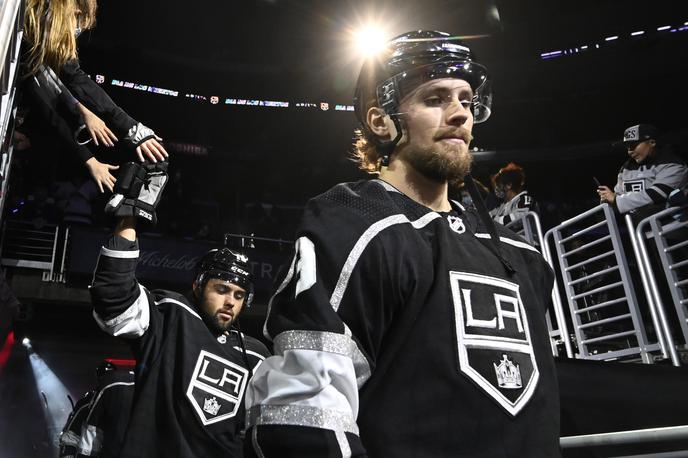 Adrian Kempe | Adrian Kempe je k zmagi s 3:2 nad Arizona Coyotes prispeval dva gola, tudi zmagovitega. | Foto Reuters