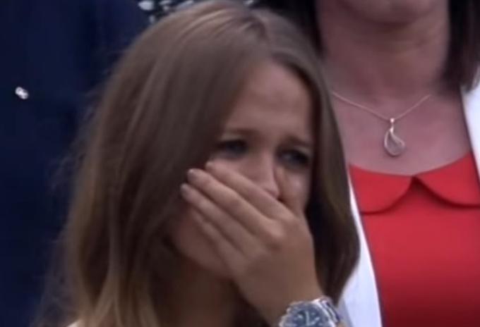 Kim Sears, današnja žena Andyja Murryja, ni mogla zadrževati solz. | Foto: YouTube