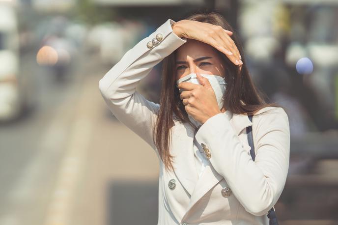 Koronavirus. Maska. Bolezen. | Veliko (in predvsem nepotrebno) pomanjkanje zaščitnih mask je japonsko tehnološko podjetje Sharp prepoznalo kot svojo tržno priložnost. | Foto Getty Images