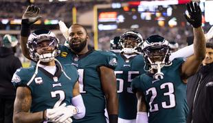 Eagles gladko, Kansas City med štiri s poškodovanim Mahomesom