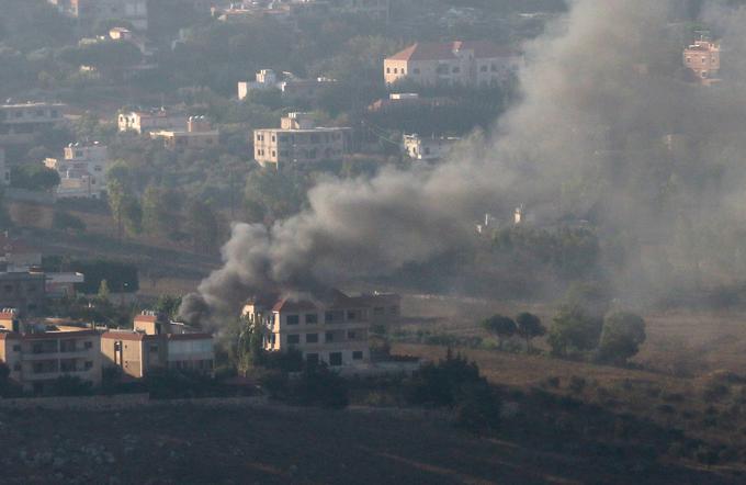 Na jugu Libanona medtem še naprej potekajo spopadi med borci Hezbolaha in izraelsko vojsko. Po navedbah gibanja so borci pri vasi Aita al Šab uničili dva izraelska tanka. | Foto: Reuters