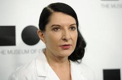 Marina Abramović in kako spiti kozarec vode