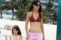 FOTO: Mokra Katie Holmes v bikinkah