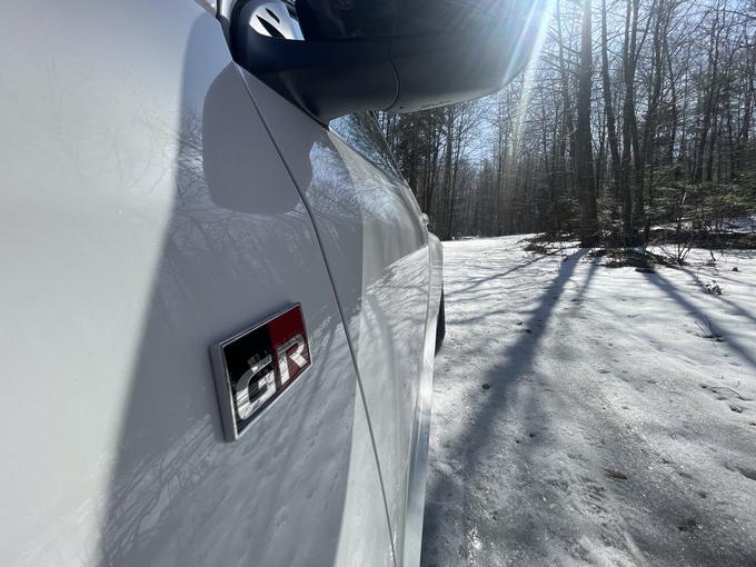 Toyota yaris GR na vrhu Platka, kjer pa je letošnja hitrostna preizkušnja relija za SP še zasnežena. | Foto: Gregor Pavšič