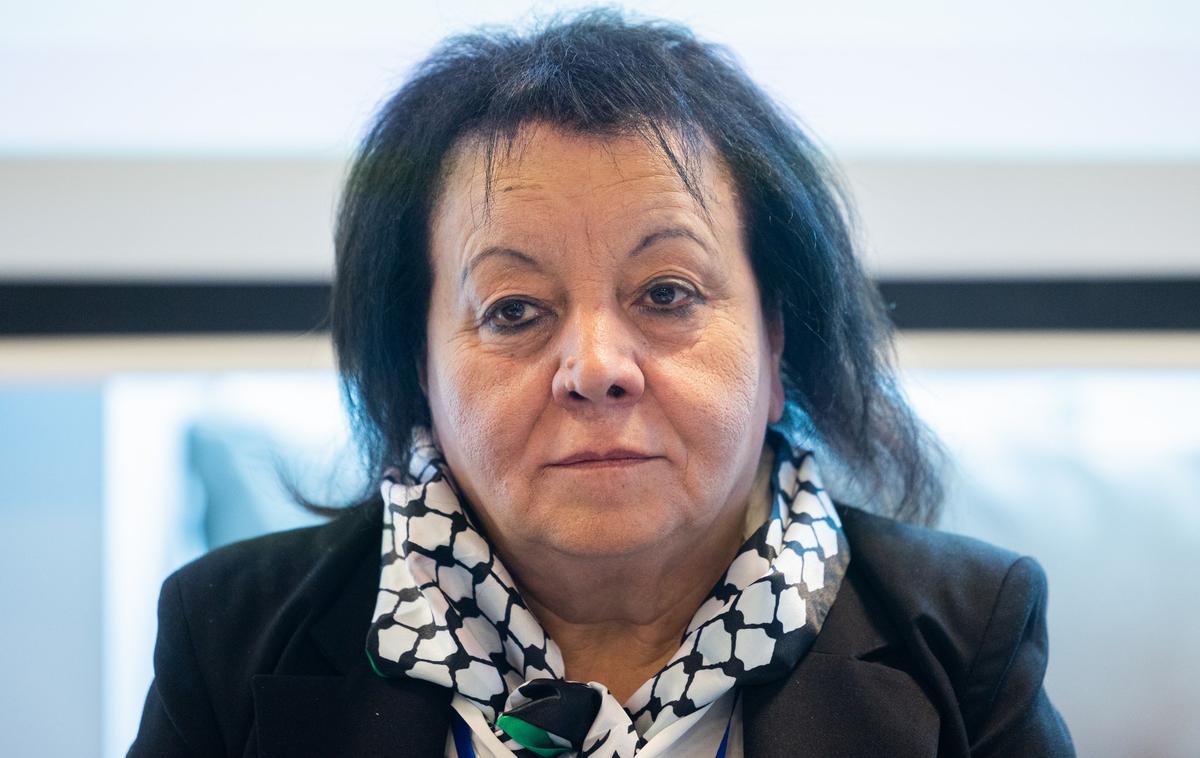 palestinska pesnica Hanan Awwad | Izraelski vojaki so fizično napadli palestinsko pesnico in predsednico Palestinskega centra PEN Hanan Awwad, eno izmed najvidnejših osebnosti sodobne palestinske književnosti.  | Foto STA