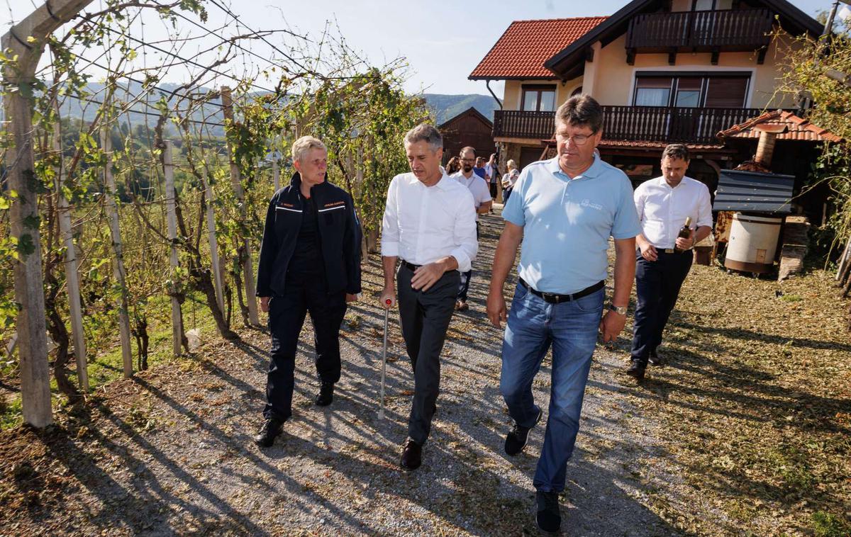 Robert Golob | Golob je domačinom obljubil, da vlada nanje ne bo pozabila.  | Foto STA