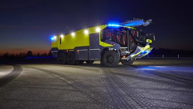 Rosenbauer panther 4. generacije – še učinkoviteje proti ognjenim zubljem na letališčih