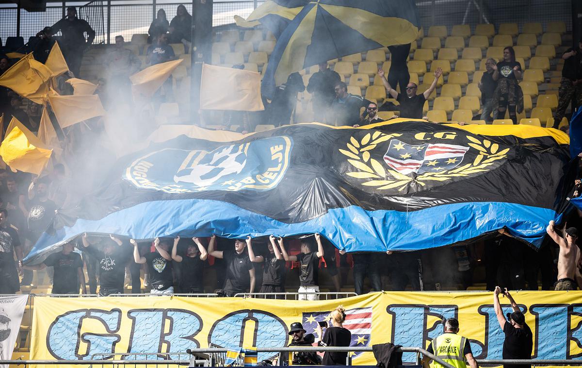 Celje Olimpija | Na derbiju 33. kroga se je zbralo veliko celjskih navijačev. Skupno je na stadionu Z'dežele kar 7.242 gledalcev, kar je novi rekord na tekmah 1. SNL v Celju. | Foto Jure Banfi/alesfevzer.com