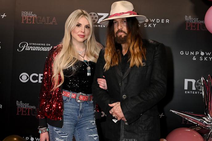 Billy Ray Cyrus in Firerose | Firerose in Billy Ray Cyrus sta se spoznala na snemanju serije Hannah Montana. | Foto Profimedia