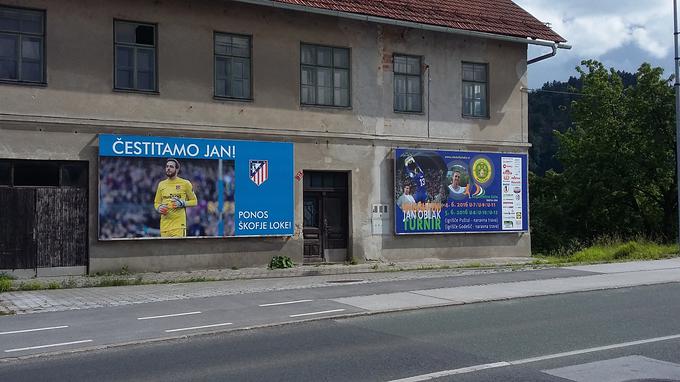 Ulice Škofje Loke so v teh dneh v znamenju Jana Oblaka. | Foto: 