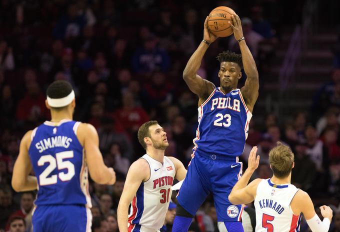 Jimmy Butler si je poškodoval mišico. | Foto: Reuters