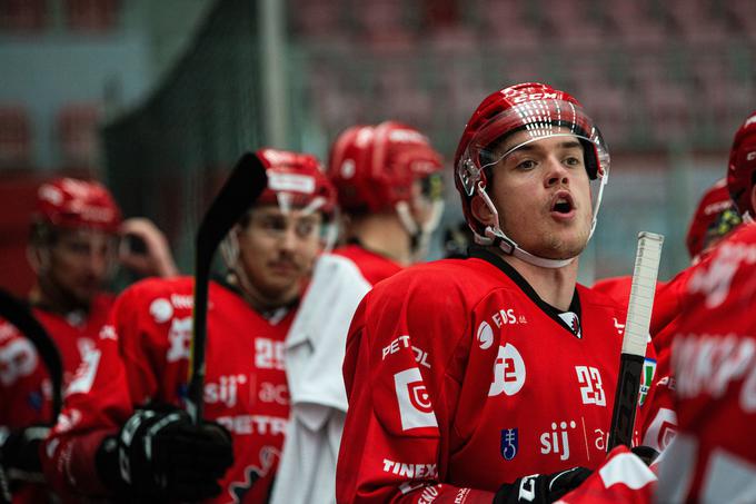 "Linčani so bili zelo dober nasprotnik. Veliko drsajo in igrajo na telo, tako da je bila tekma zelo težka," je po novi zmagi dejal Jaka Sodja. | Foto: Peter Podobnik/Sportida