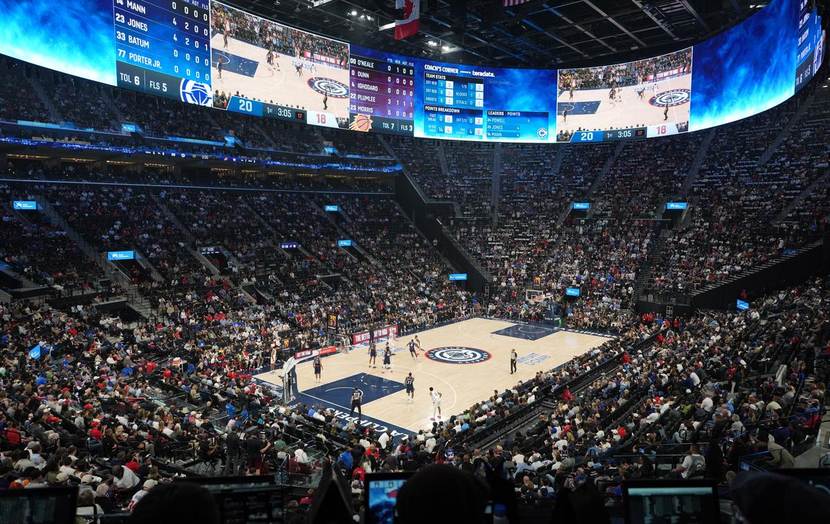 Intuit Dome | LA Clippers so odigrali prvo tekmo lige NBA v novi dvorani Intuit Dome in ostali praznih rok proti Phoenixu. | Foto Reuters